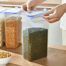 Recipientes para armazenamento de alimentos com tampas, empilháveis, para guardar guloseimas, organizar a despensa da cozinha e servir como dispensador de arroz.